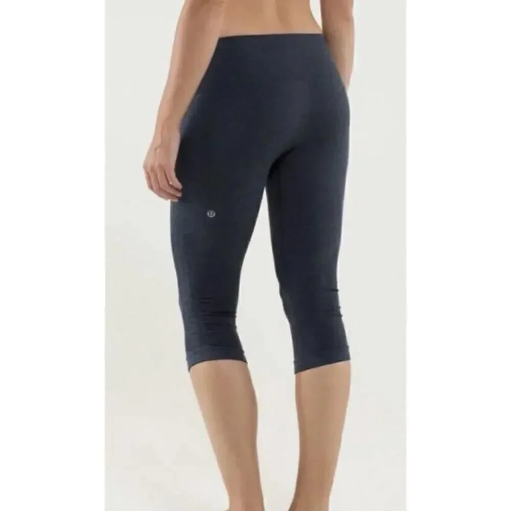 Lululemon In The Flow Crop II Heathered Deep Coal Size 4